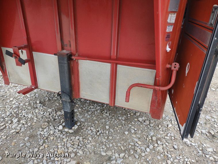 image for item DQ1589 1998 Titan Renegade II  livestock trailer