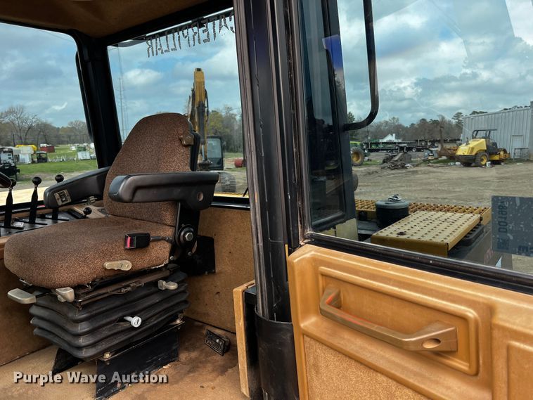 image for item DQ1987 1993 Caterpillar Challenger 85C  tractor