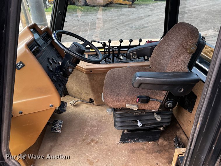 image for item DQ1987 1993 Caterpillar Challenger 85C  tractor