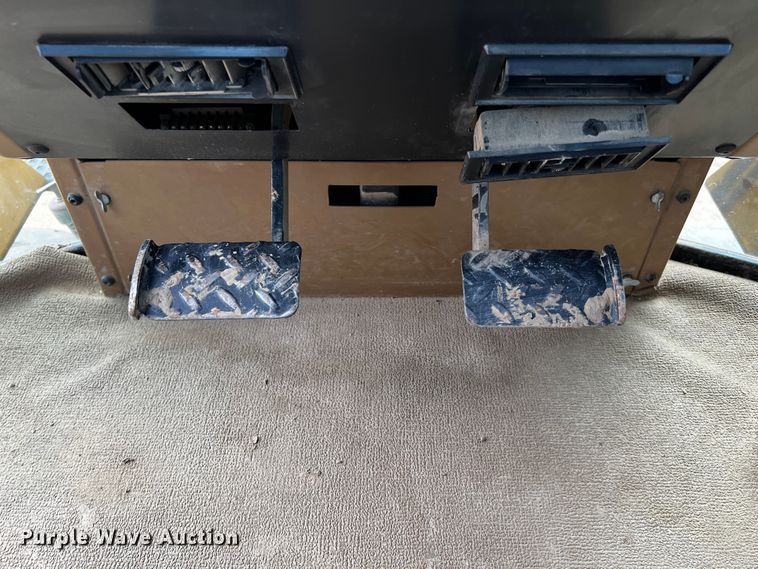 image for item DQ1987 1993 Caterpillar Challenger 85C  tractor