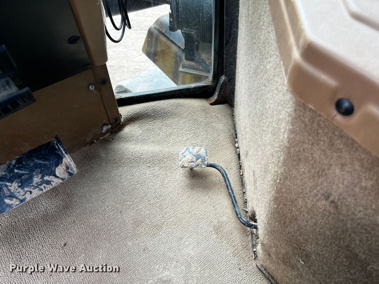 image for item DQ1987 1993 Caterpillar Challenger 85C  tractor