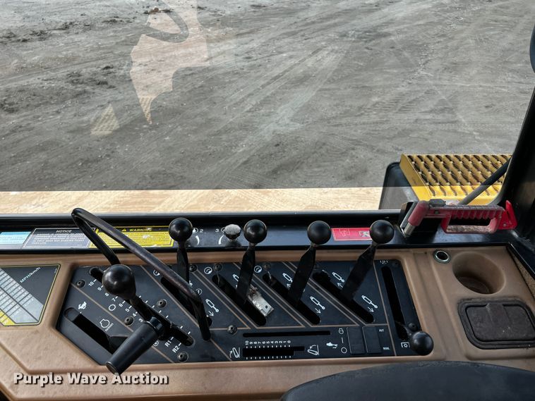 image for item DQ1987 1993 Caterpillar Challenger 85C  tractor