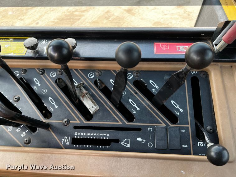 image for item DQ1987 1993 Caterpillar Challenger 85C  tractor