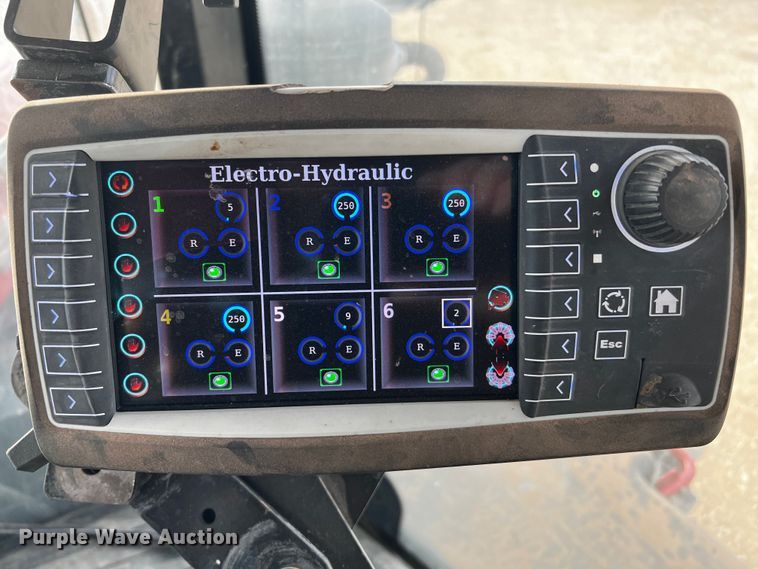 image for item DQ2018 2013 Versatile 575  4WD tractor