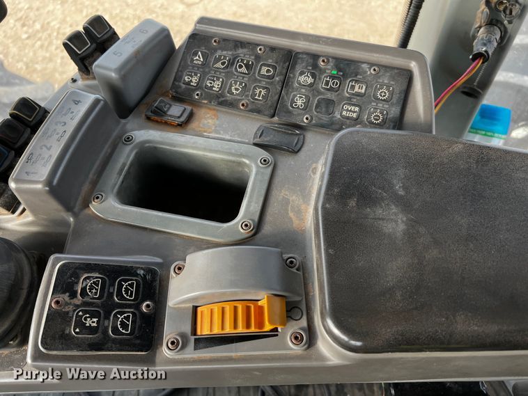 image for item DQ2018 2013 Versatile 575  4WD tractor