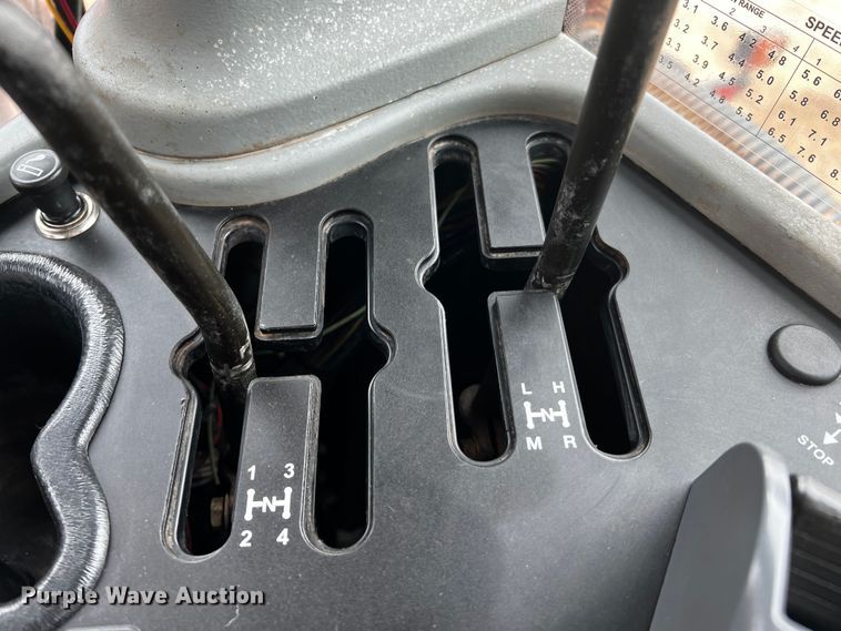 image for item DQ2019 2008 Versatile 485  4WD tractor