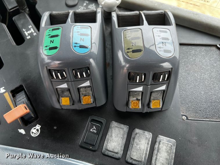 image for item DQ2019 2008 Versatile 485  4WD tractor