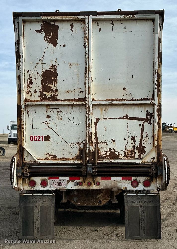 image for item DQ8716 2006 Artex  silage trailer