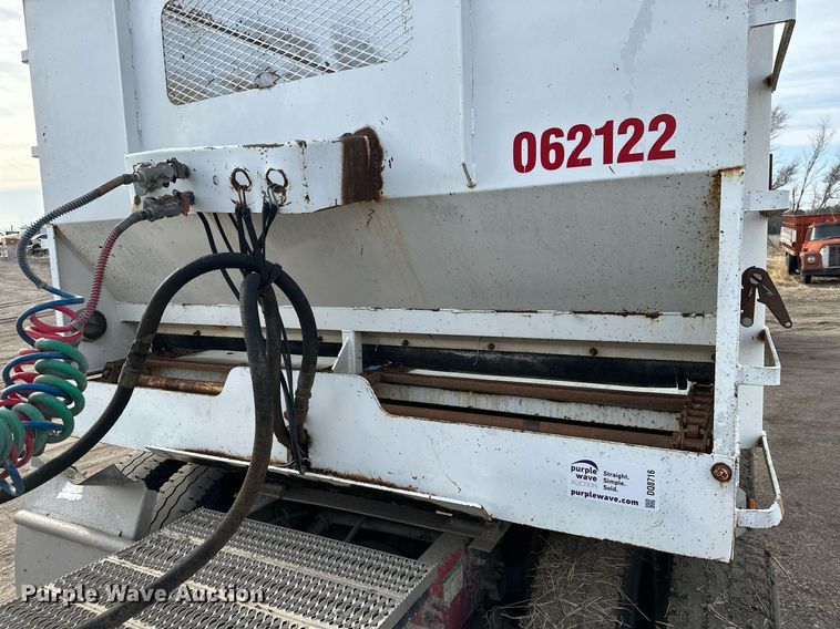 image for item DQ8716 2006 Artex  silage trailer