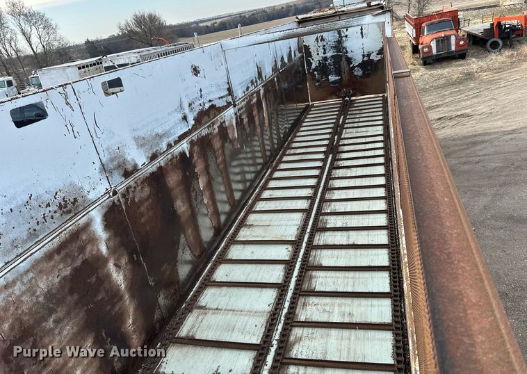 image for item DQ8716 2006 Artex  silage trailer