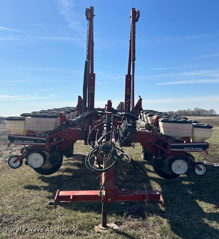 image for item DR5026 White 6100  no-till planter