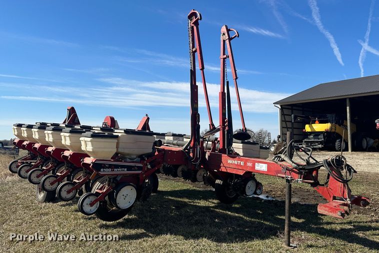 image for item DR5026 White 6100  no-till planter