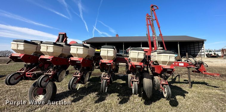 image for item DR5026 White 6100  no-till planter