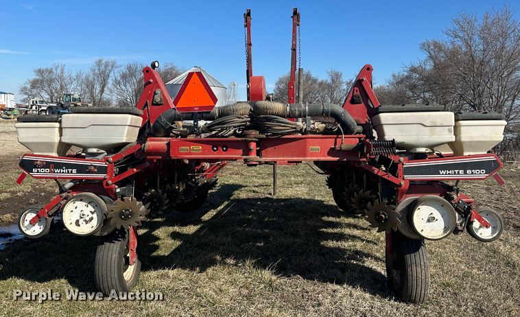 image for item DR5026 White 6100  no-till planter