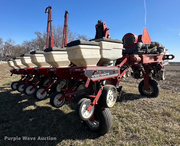 image for item DR5026 White 6100  no-till planter