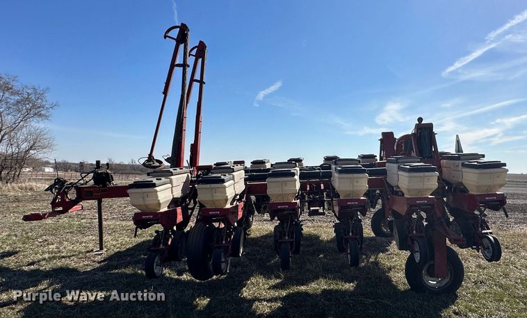 image for item DR5026 White 6100  no-till planter