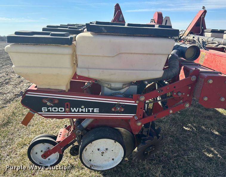 image for item DR5026 White 6100  no-till planter