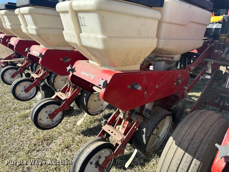 image for item DR5026 White 6100  no-till planter