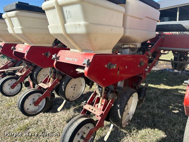 image for item DR5026 White 6100  no-till planter