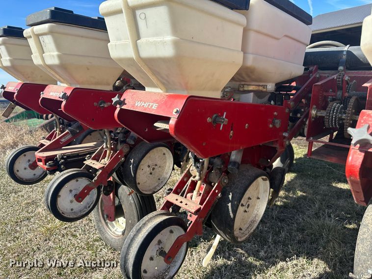 image for item DR5026 White 6100  no-till planter