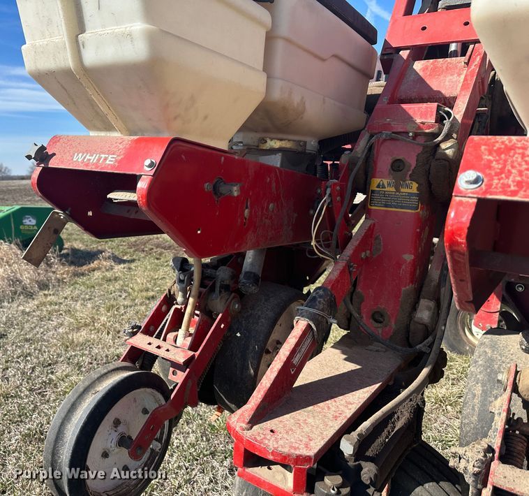 image for item DR5026 White 6100  no-till planter