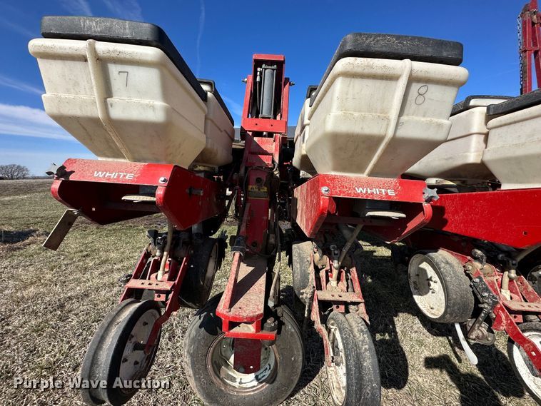 image for item DR5026 White 6100  no-till planter