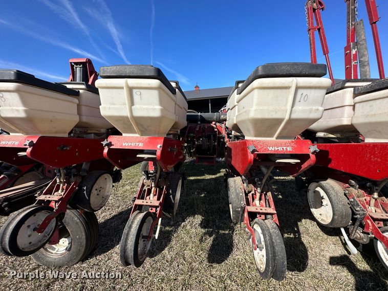 image for item DR5026 White 6100  no-till planter