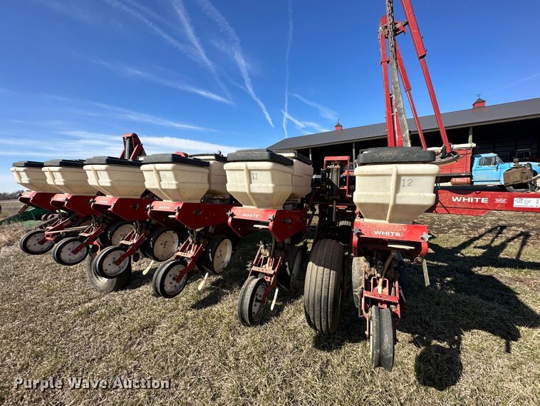 image for item DR5026 White 6100  no-till planter