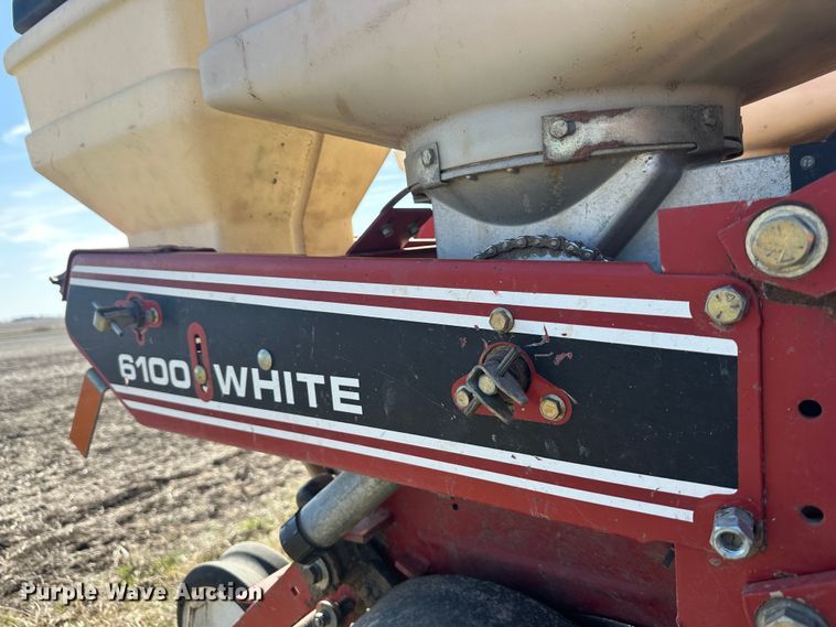 image for item DR5026 White 6100  no-till planter