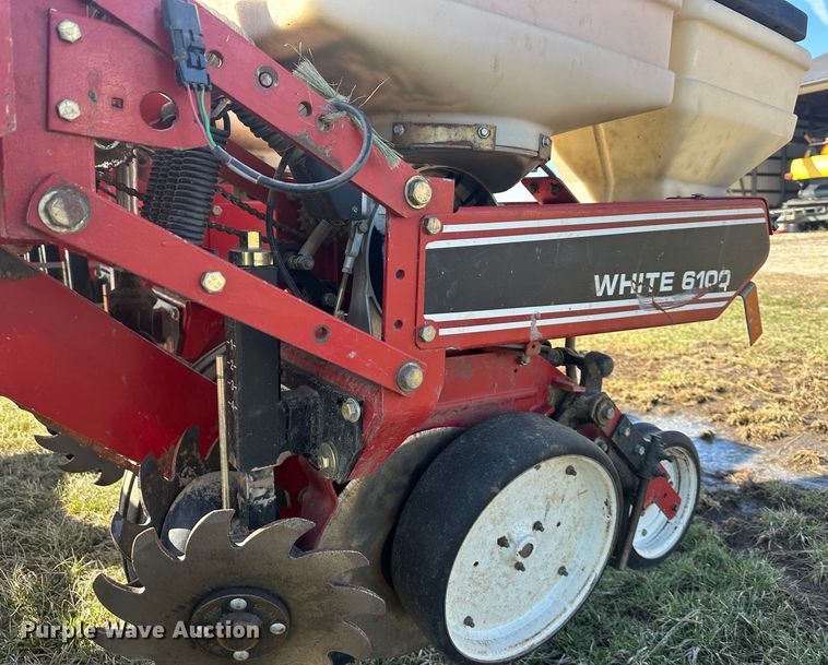 image for item DR5026 White 6100  no-till planter