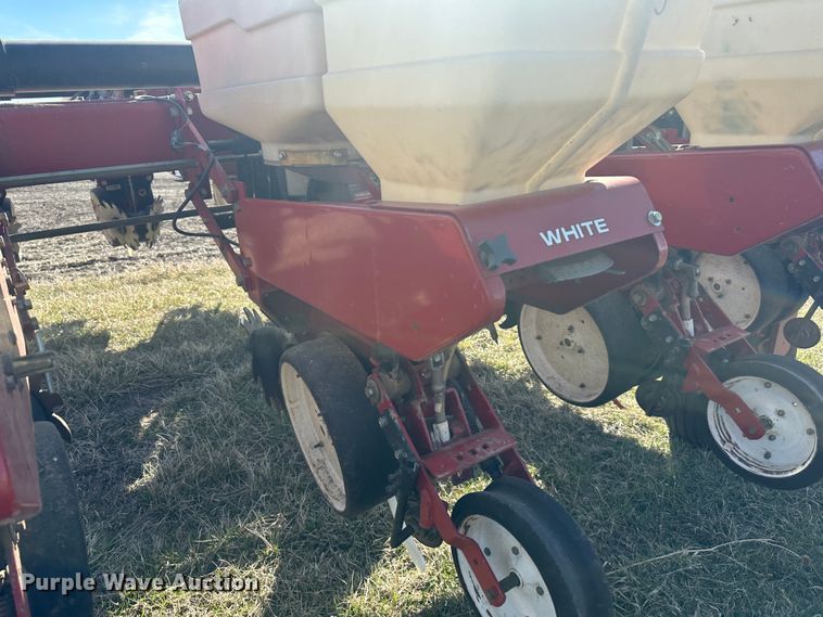 image for item DR5026 White 6100  no-till planter