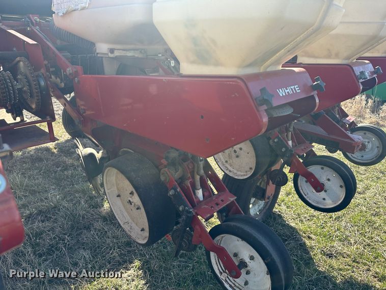 image for item DR5026 White 6100  no-till planter