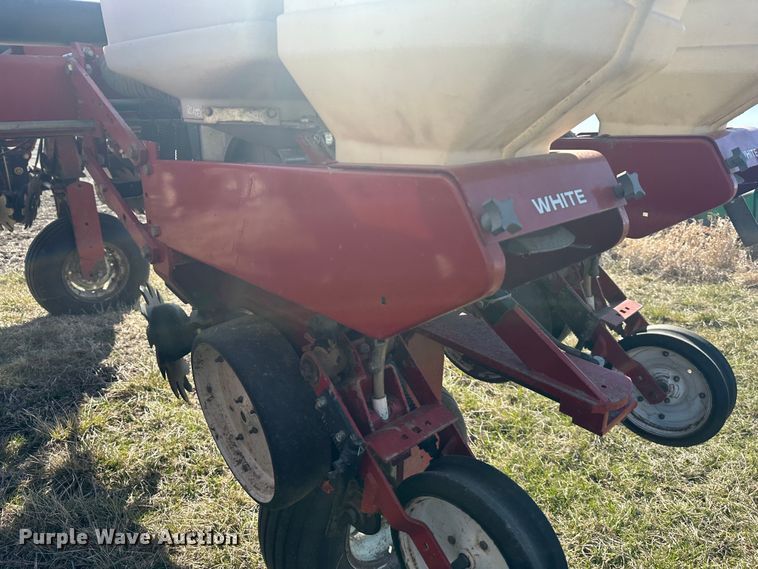 image for item DR5026 White 6100  no-till planter