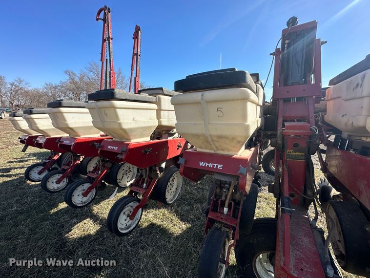 image for item DR5026 White 6100  no-till planter