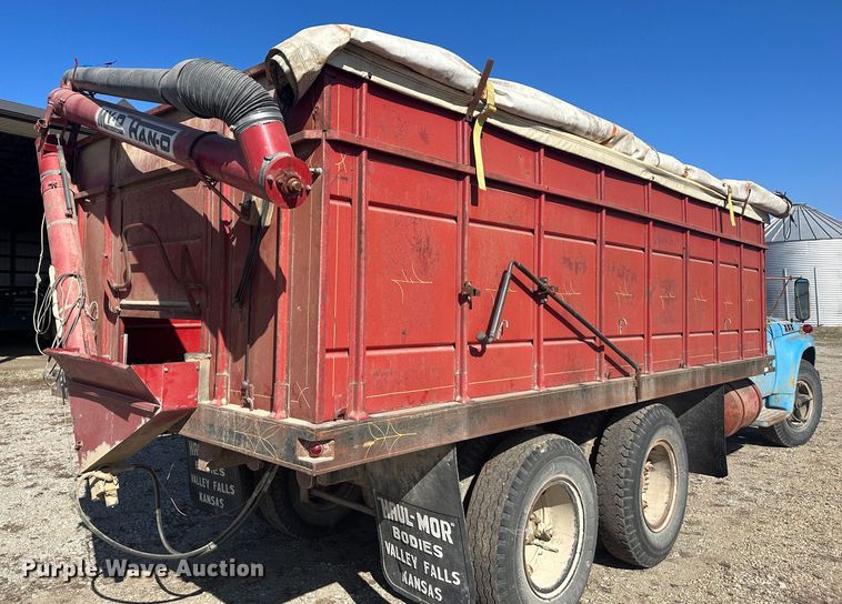 image for item DR5027 1966 Ford F750  grain truck