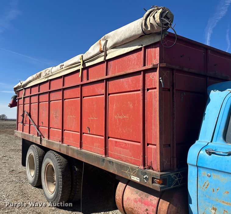 image for item DR5027 1966 Ford F750  grain truck