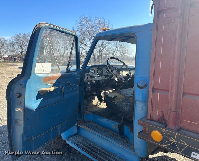 image for item DR5027 1966 Ford F750  grain truck