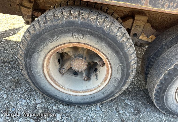 image for item DR5027 1966 Ford F750  grain truck