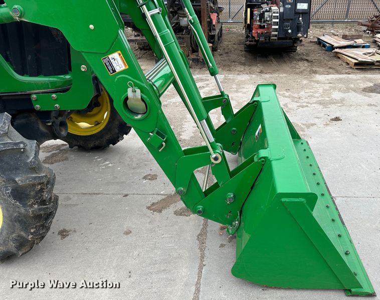 image for item DR5034 2007 John Deere 5225  MFWD tractor