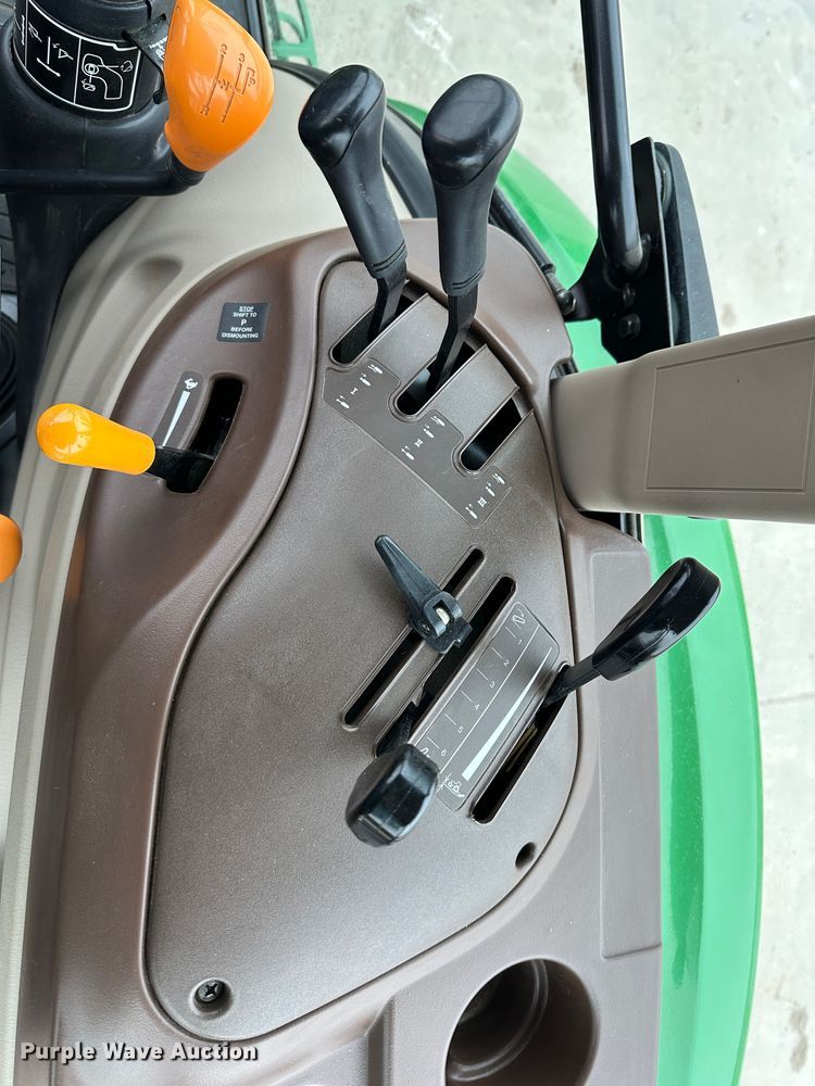 image for item DR5034 2007 John Deere 5225  MFWD tractor