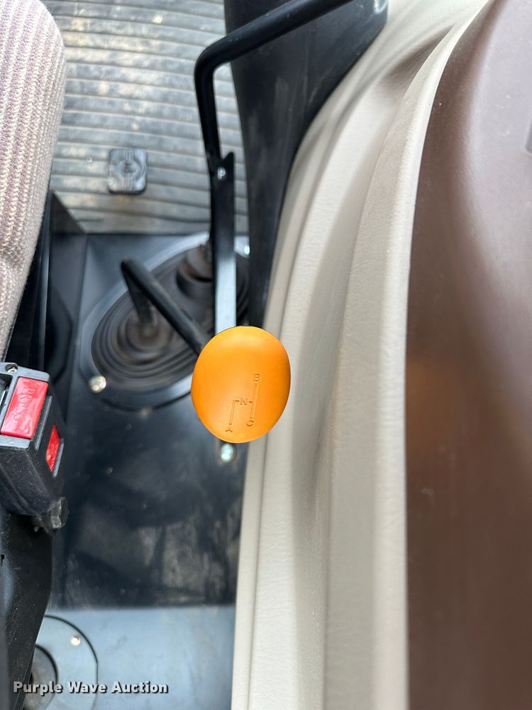 image for item DR5034 2007 John Deere 5225  MFWD tractor