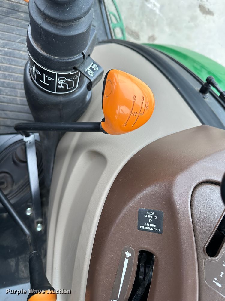 image for item DR5034 2007 John Deere 5225  MFWD tractor