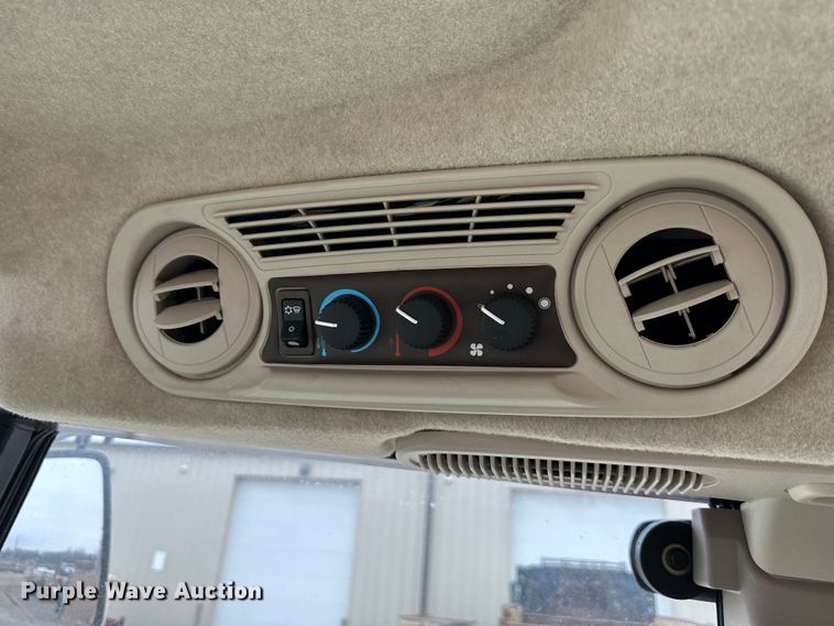 image for item DR5034 2007 John Deere 5225  MFWD tractor