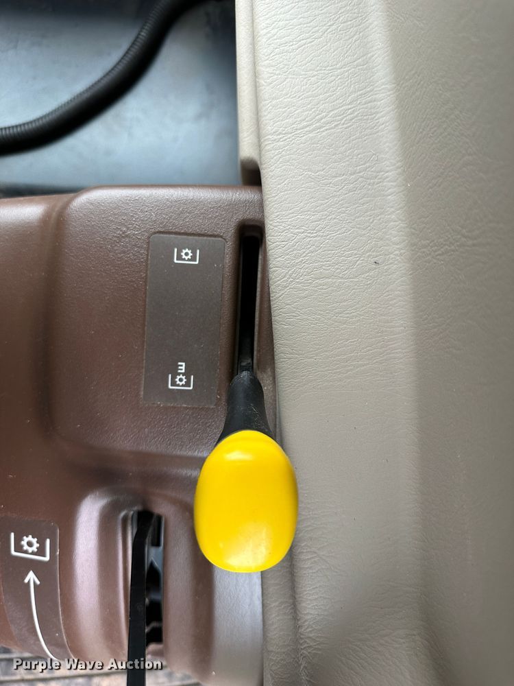 image for item DR5034 2007 John Deere 5225  MFWD tractor