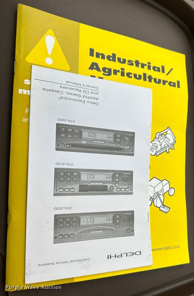 image for item DR5034 2007 John Deere 5225  MFWD tractor