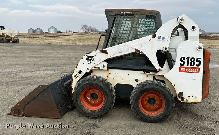 image for item DR6088 2009 Bobcat S185  skid steer loader