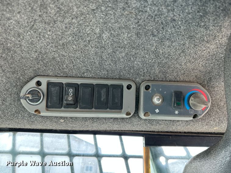 image for item DR6088 2009 Bobcat S185  skid steer loader