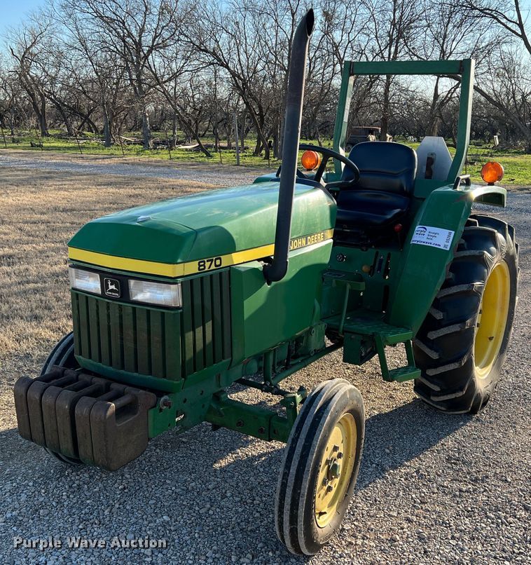 image for item DS2846 1992 John Deere 870  tractor