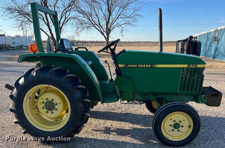 image for item DS2846 1992 John Deere 870  tractor