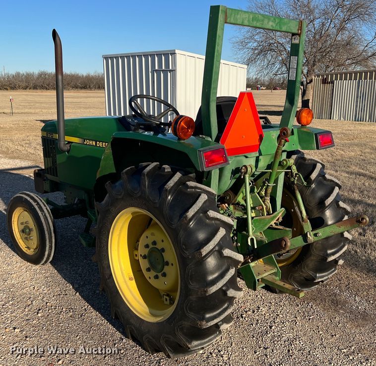 image for item DS2846 1992 John Deere 870  tractor